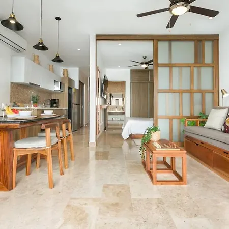 Stylish Condo, Central Location & Impressive Pools
